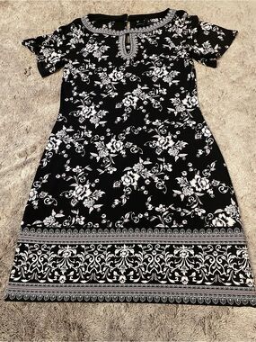 White House Black Market Embroidered Trim Floral Shift Dress-Sz Small